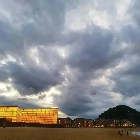 Privada A Pasos De La Playa Ondarreta Séjour chez l'habitant *
